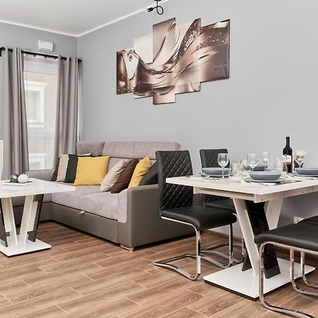 Apartments Wroclaw Jana Pawla II With Free Parking Wroclaw By Noclegi Renters Екстер'єр фото