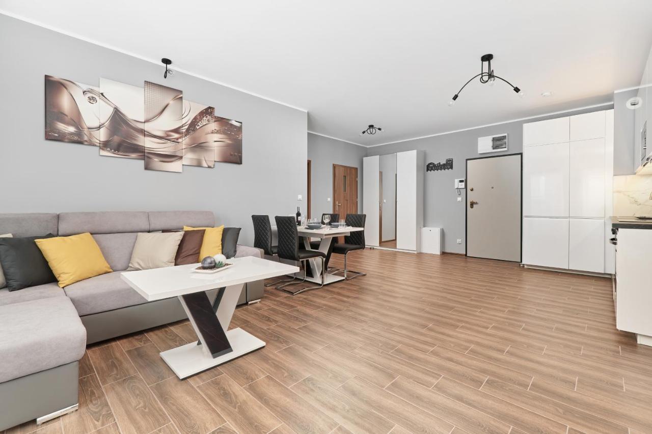 Apartments Wroclaw Jana Pawla II With Free Parking Wroclaw By Noclegi Renters Екстер'єр фото