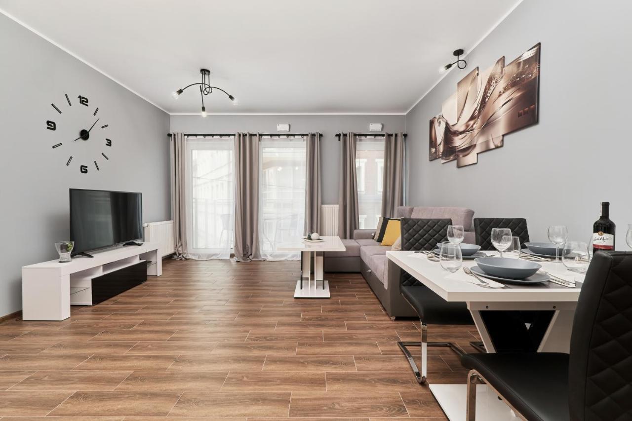 Apartments Wroclaw Jana Pawla II With Free Parking Wroclaw By Noclegi Renters Екстер'єр фото