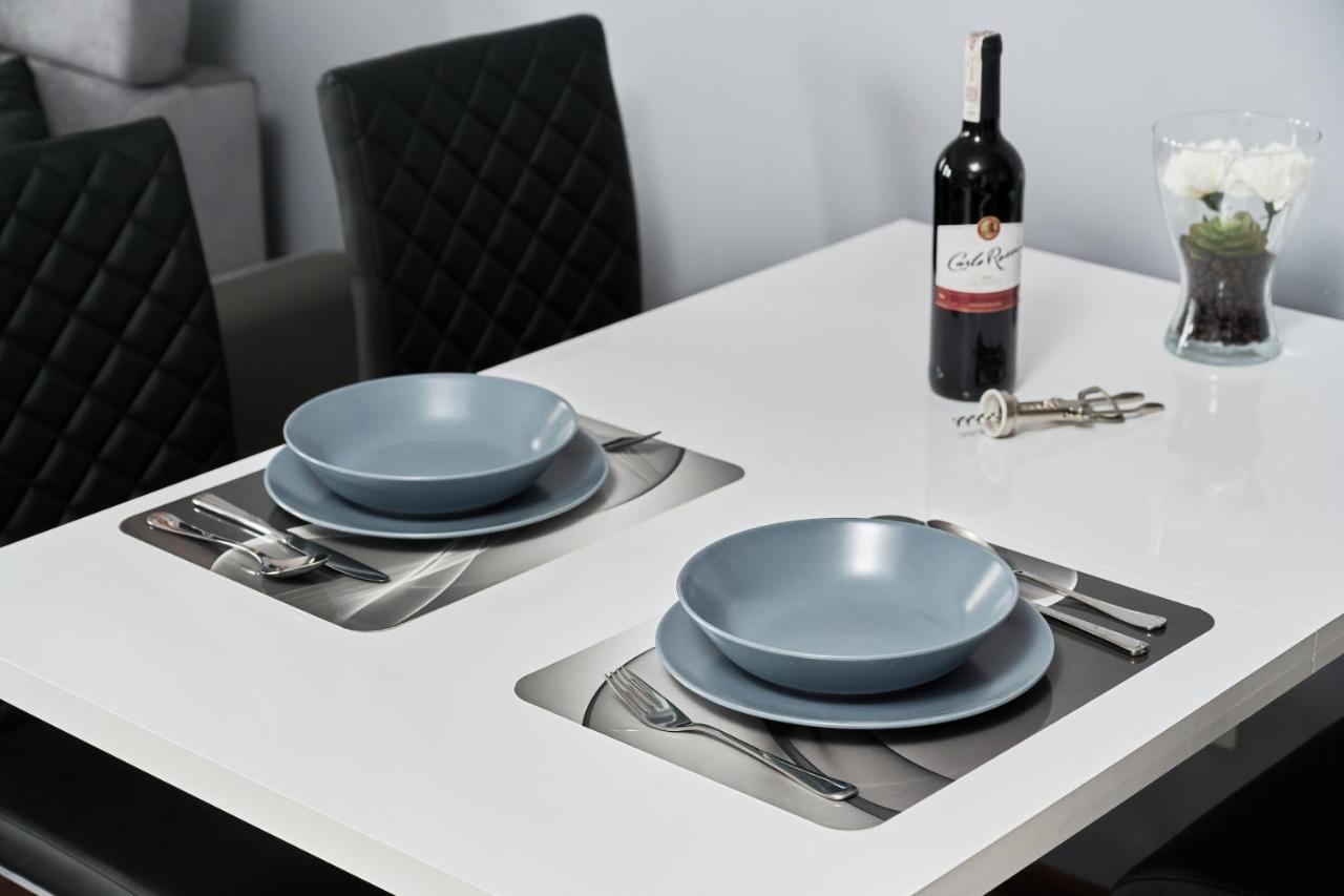 Apartments Wroclaw Jana Pawla II With Free Parking Wroclaw By Noclegi Renters Екстер'єр фото