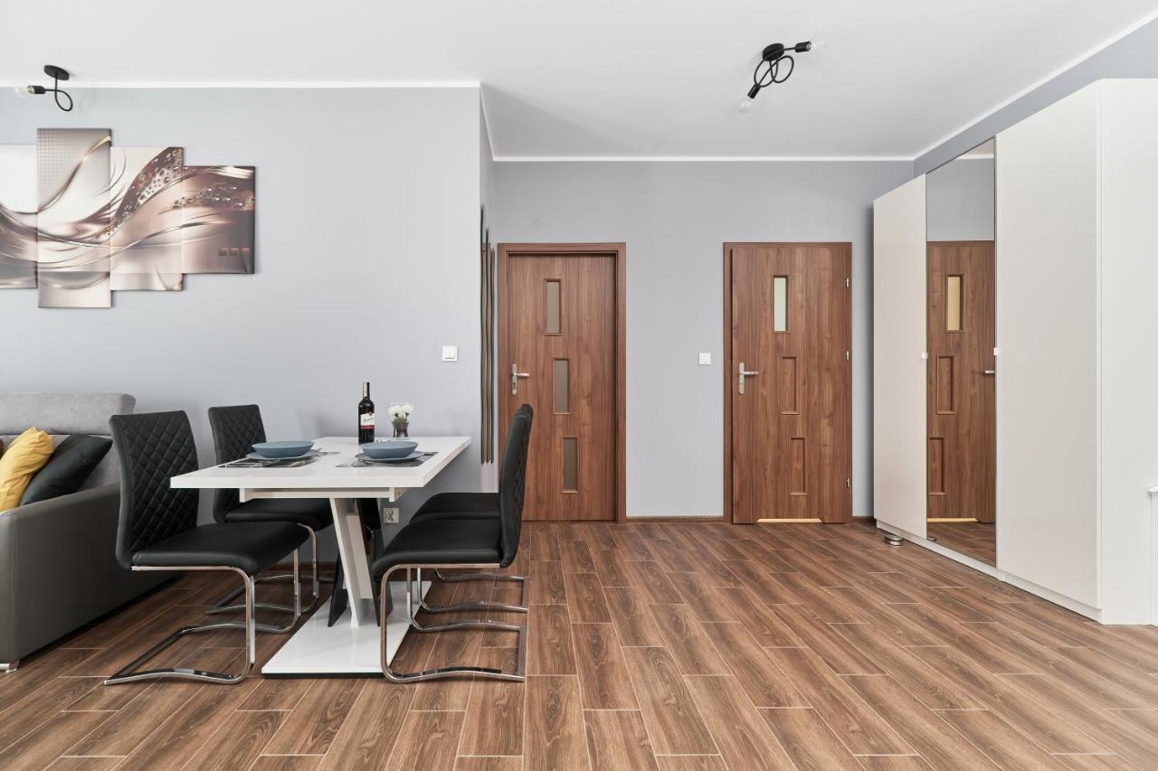 Apartments Wroclaw Jana Pawla II With Free Parking Wroclaw By Noclegi Renters Екстер'єр фото