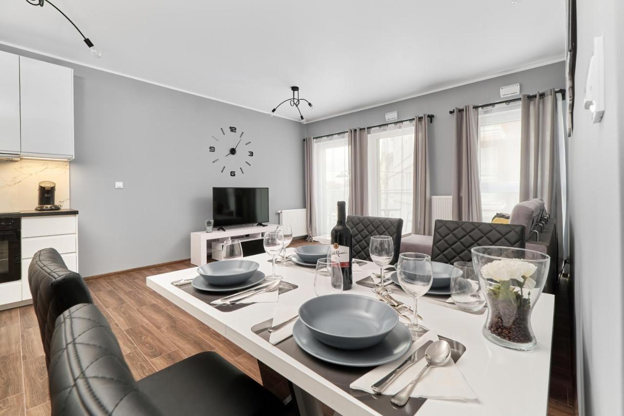 Apartments Wroclaw Jana Pawla II With Free Parking Wroclaw By Noclegi Renters Екстер'єр фото