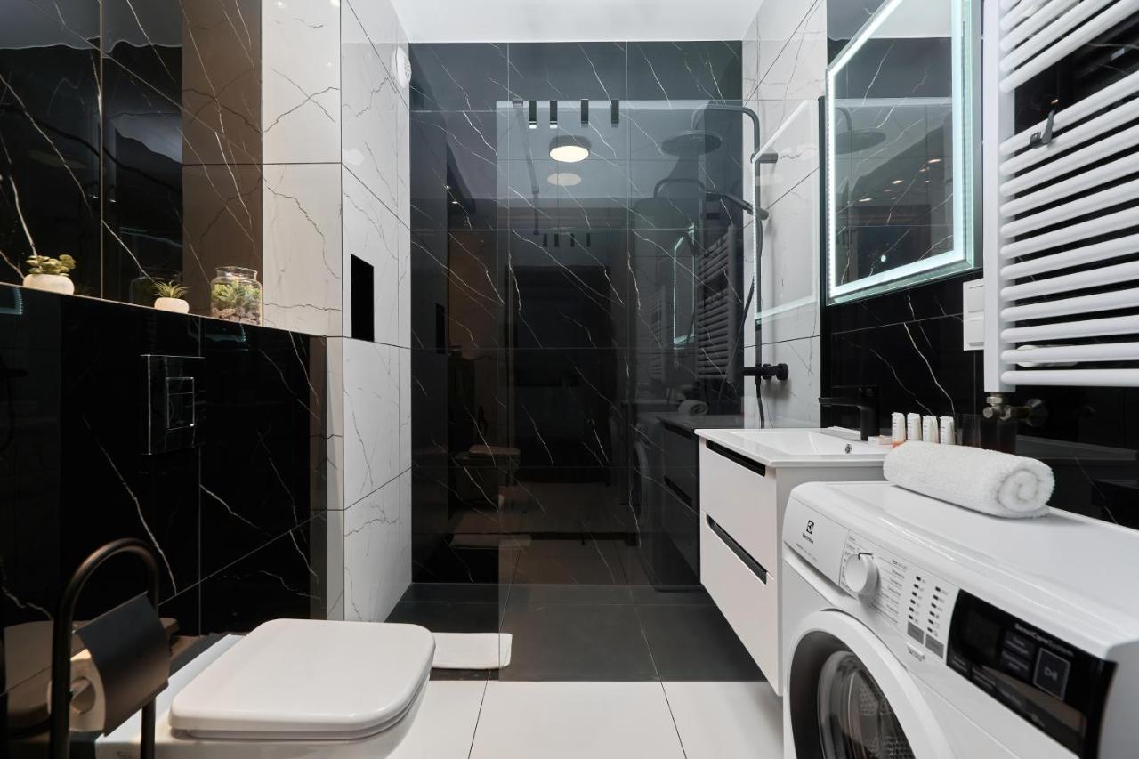 Apartments Wroclaw Jana Pawla II With Free Parking Wroclaw By Noclegi Renters Екстер'єр фото