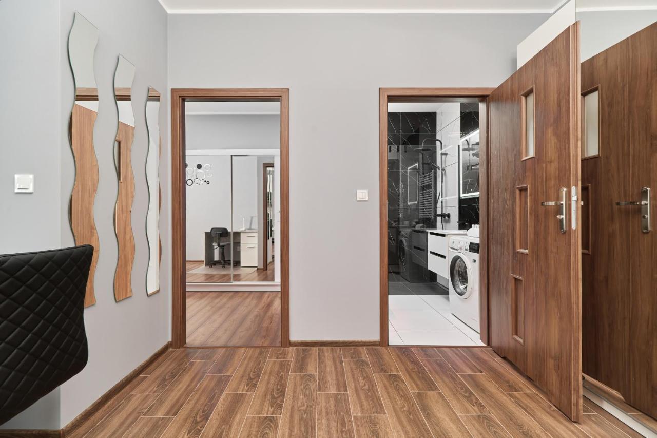Apartments Wroclaw Jana Pawla II With Free Parking Wroclaw By Noclegi Renters Екстер'єр фото